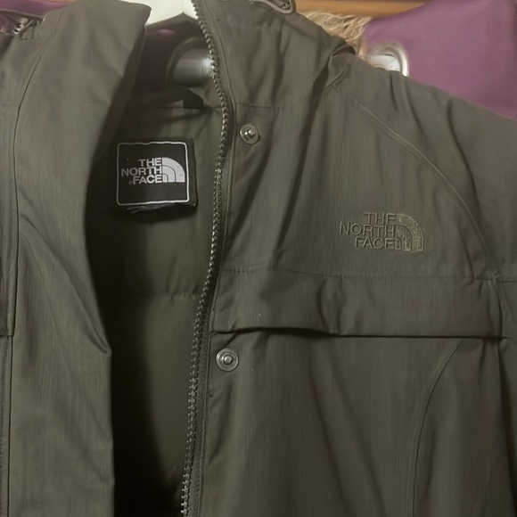 A north face winter coat - Picture 2 of 4